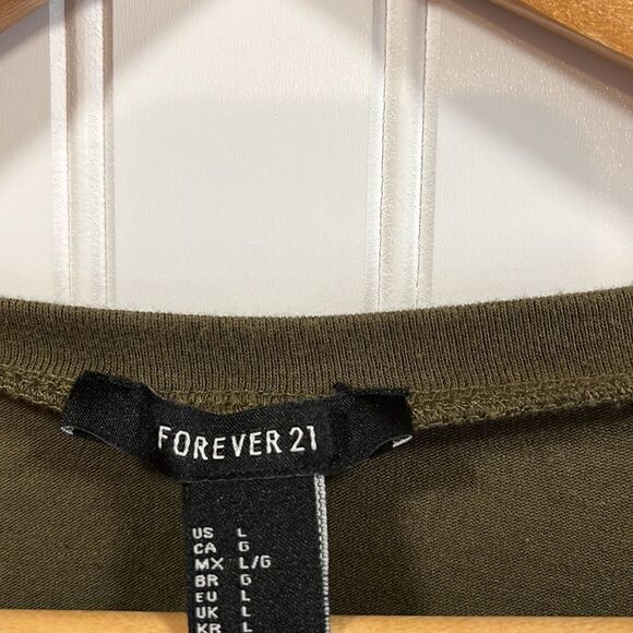 Forever 21 olive green cropped long sleeve top - Picture 2 of 4